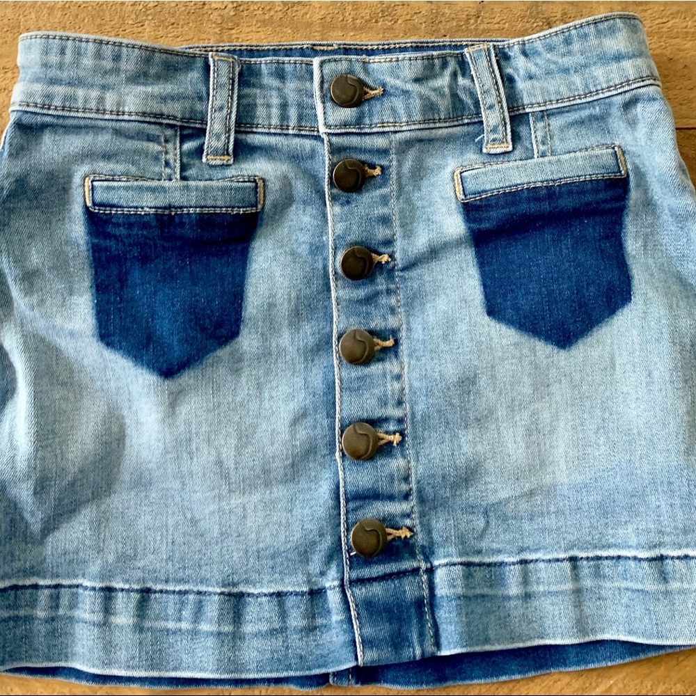 BUTTON SKIRT